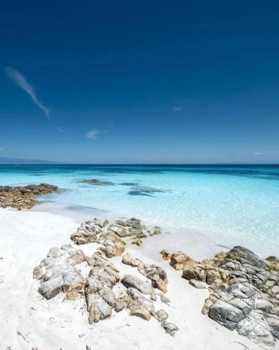 Casa Sul Mare A Putzu Idu - Grazie Di Esistere Villa Luaran gambar